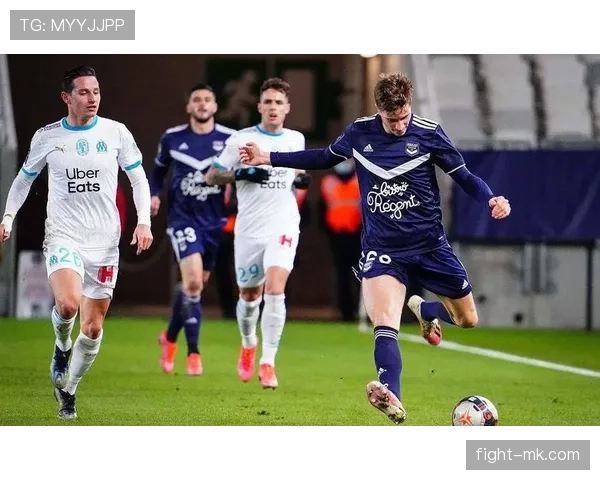 费耶诺德防线稳固助球队全取三分，状态回暖引关注