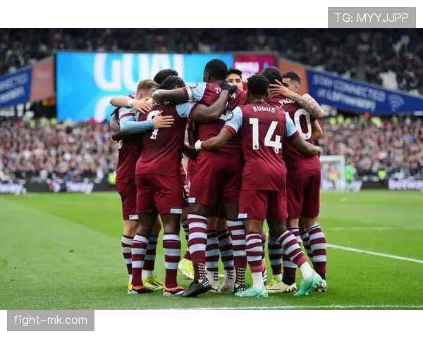 英超球迷热情高涨，赛季末精彩活动引期待