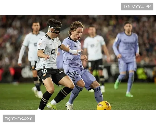 法甲联赛争议判罚引热议