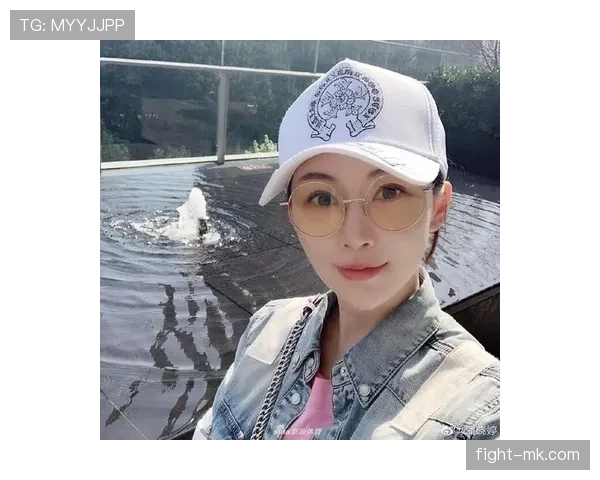 潘晓婷出门拎的那个包，我一个月工资都去跟它合影了